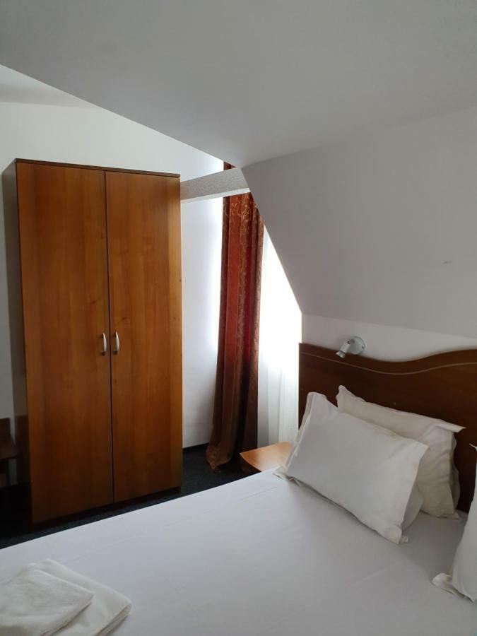 Tranzitrooms Bukarest Exterior foto