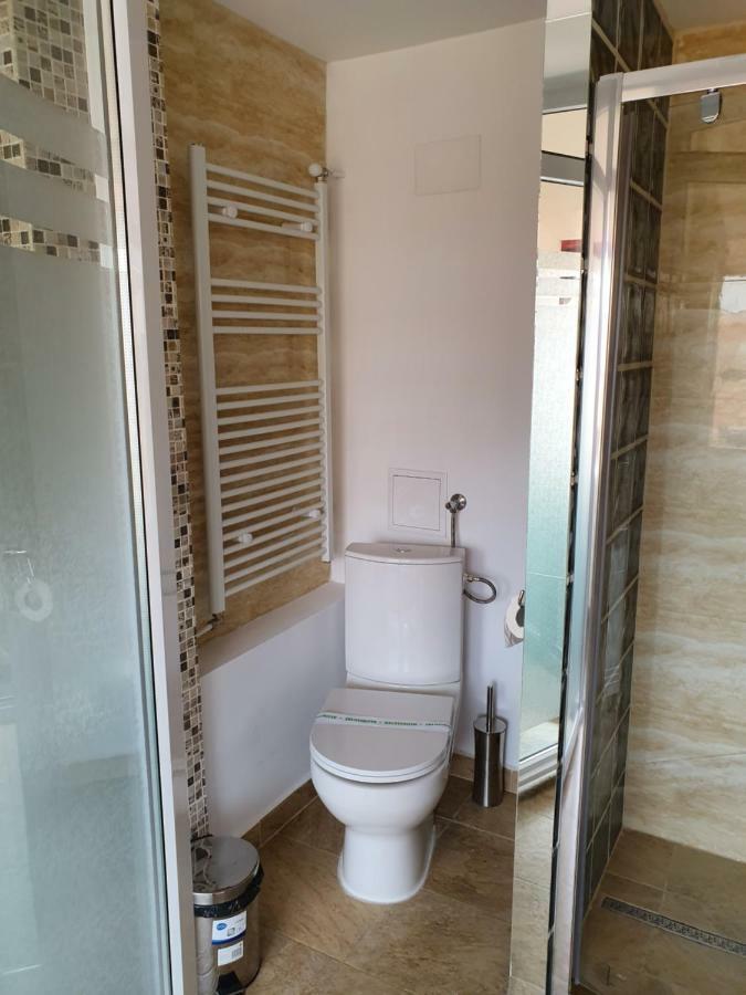 Tranzitrooms Bukarest Exterior foto