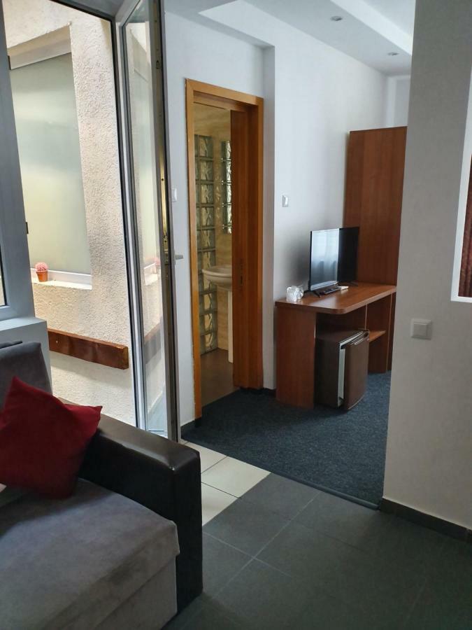 Tranzitrooms Bukarest Exterior foto
